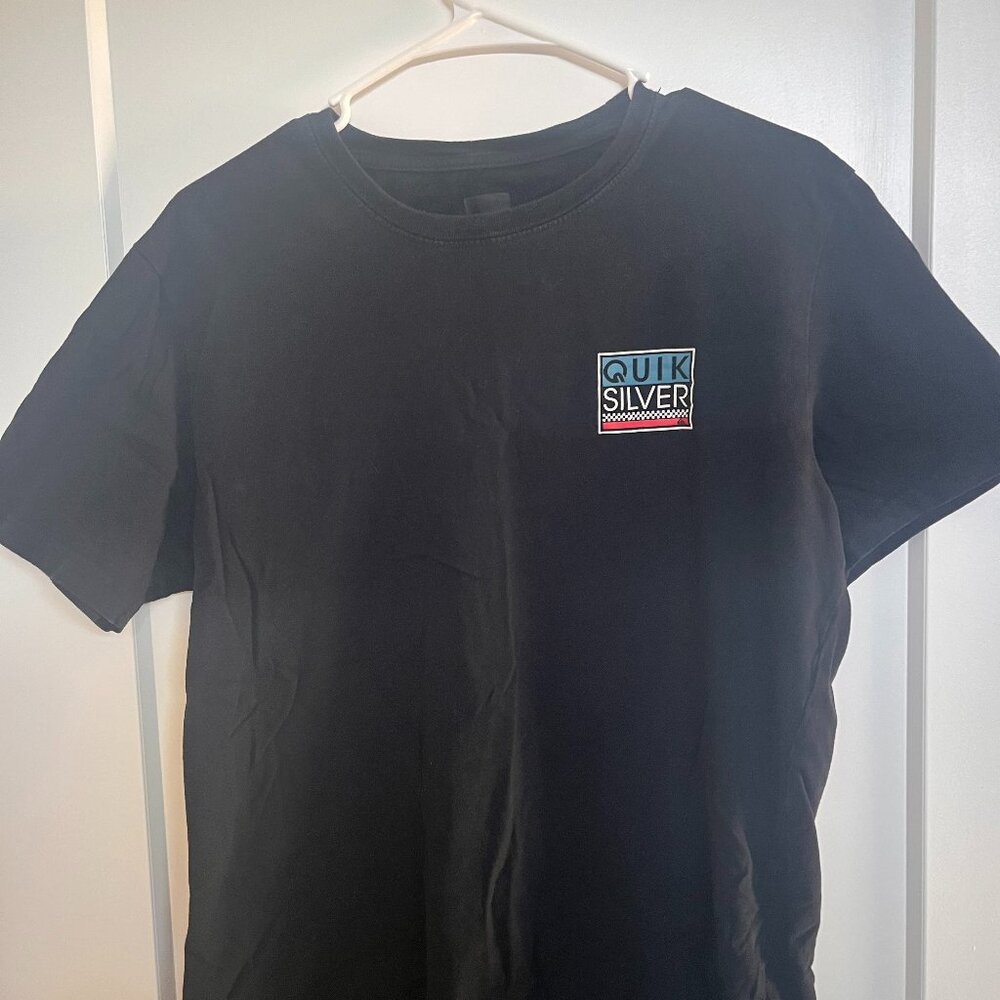 Quiksilver T-Shirt – Size Medium, Regular Fit